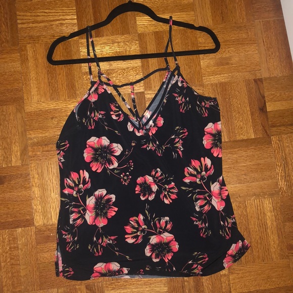 Free People Tops - FREE PEOPLE FLORAL TOP